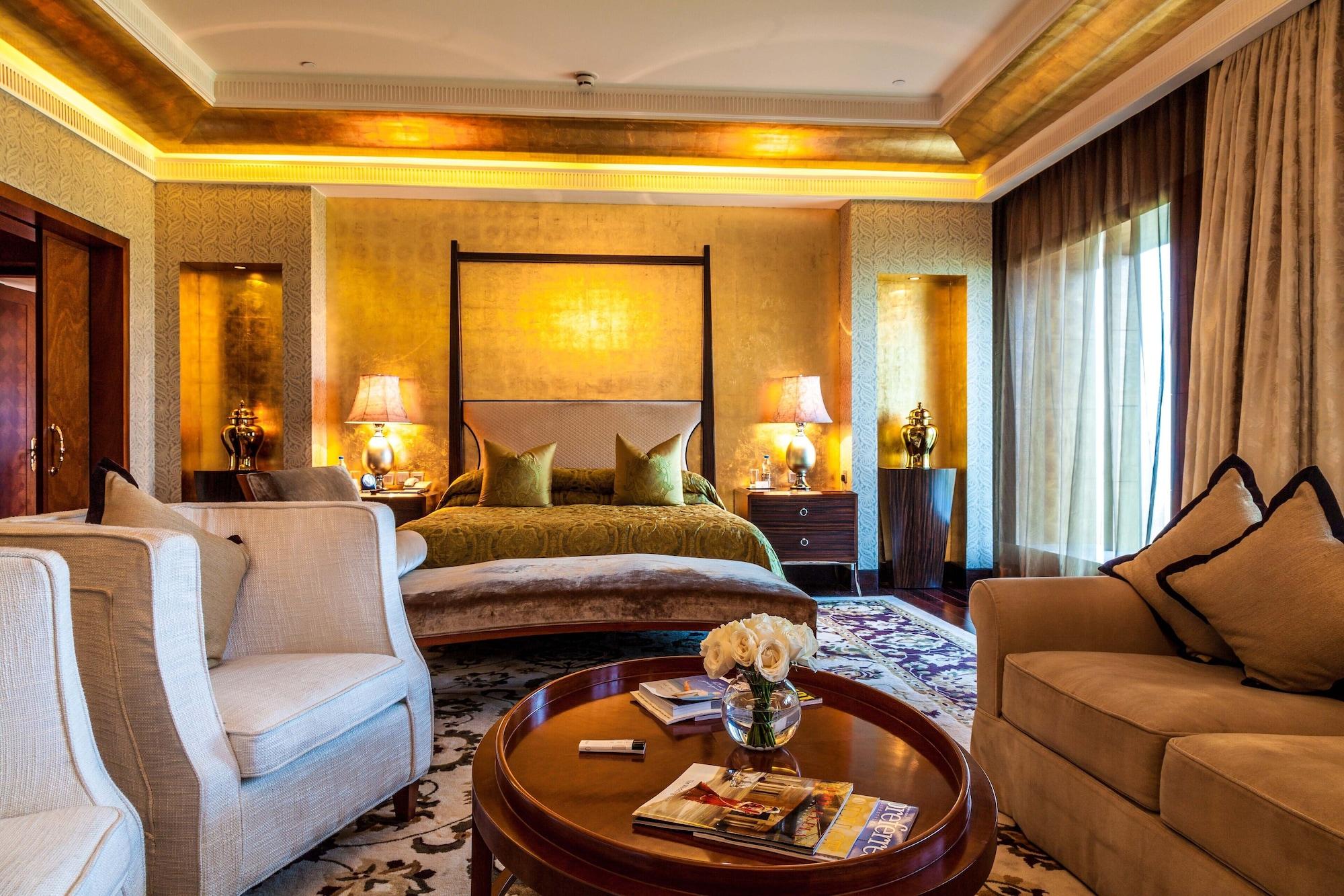 The Leela Ambience Gurugram Hotel & Residences - The Luxury Urban Sanctuary Gurgaon Exteriör bild A suite at the Taj Mahal Palace