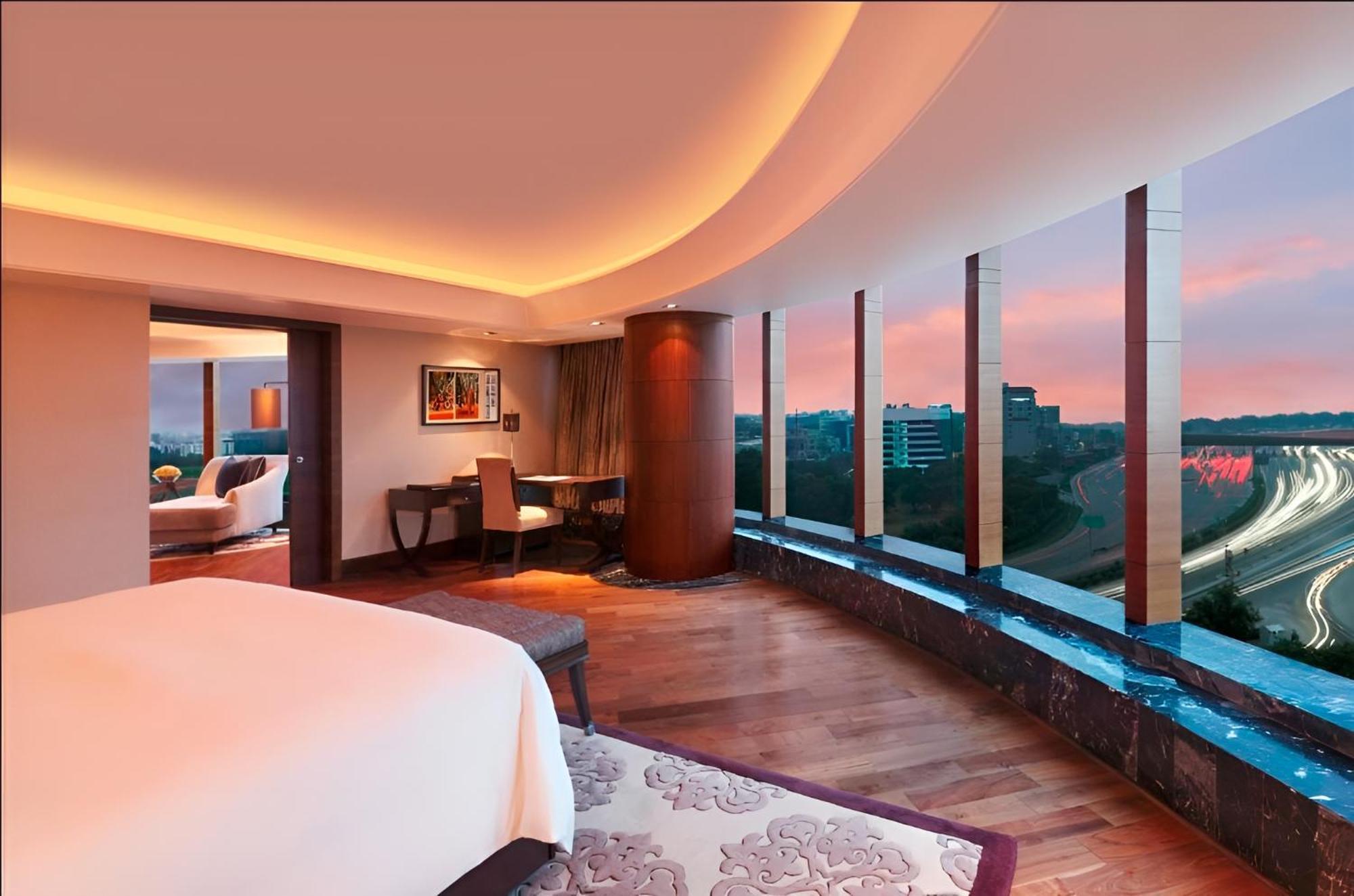 The Leela Ambience Gurugram Hotel & Residences - The Luxury Urban Sanctuary Gurgaon Exteriör bild A suite at the hotel