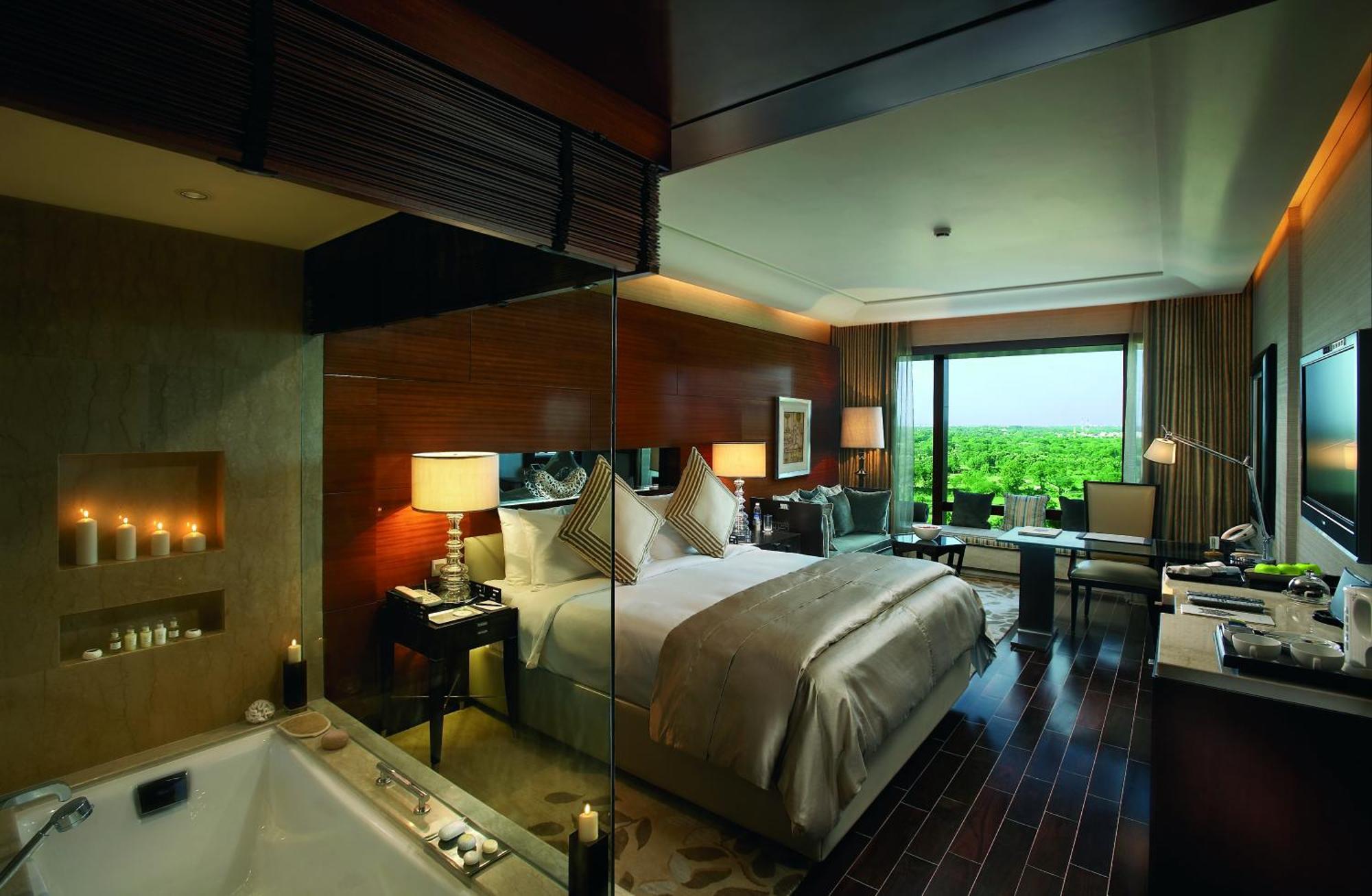 The Leela Ambience Gurugram Hotel & Residences - The Luxury Urban Sanctuary Gurgaon Exteriör bild A room at The Oberoi, Mumbai
