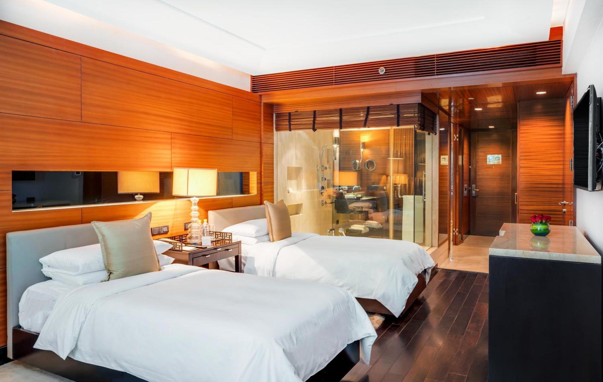 The Leela Ambience Gurugram Hotel & Residences - The Luxury Urban Sanctuary Gurgaon Exteriör bild Deluxe Room