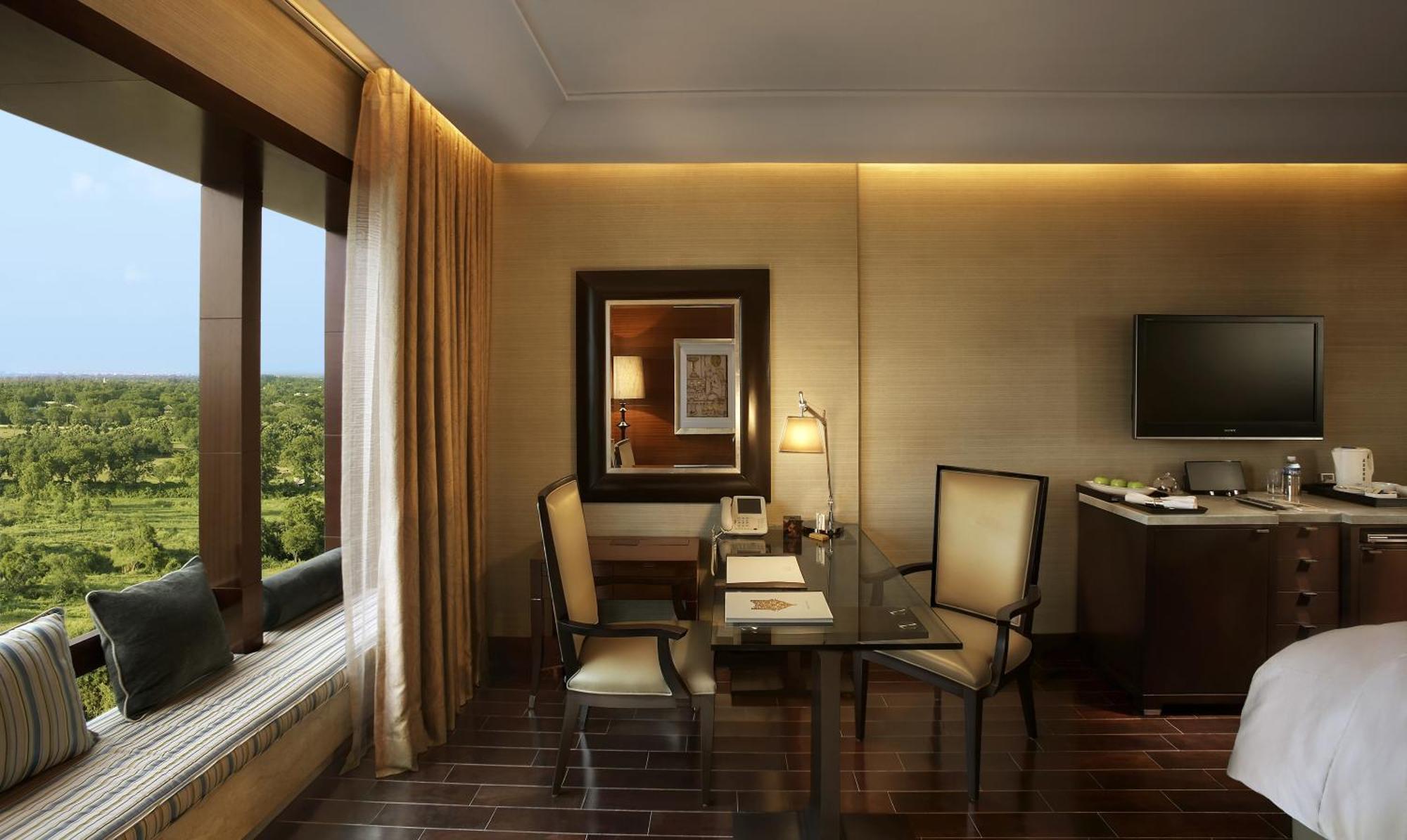 The Leela Ambience Gurugram Hotel & Residences - The Luxury Urban Sanctuary Gurgaon Exteriör bild A room at the Taj Bengal