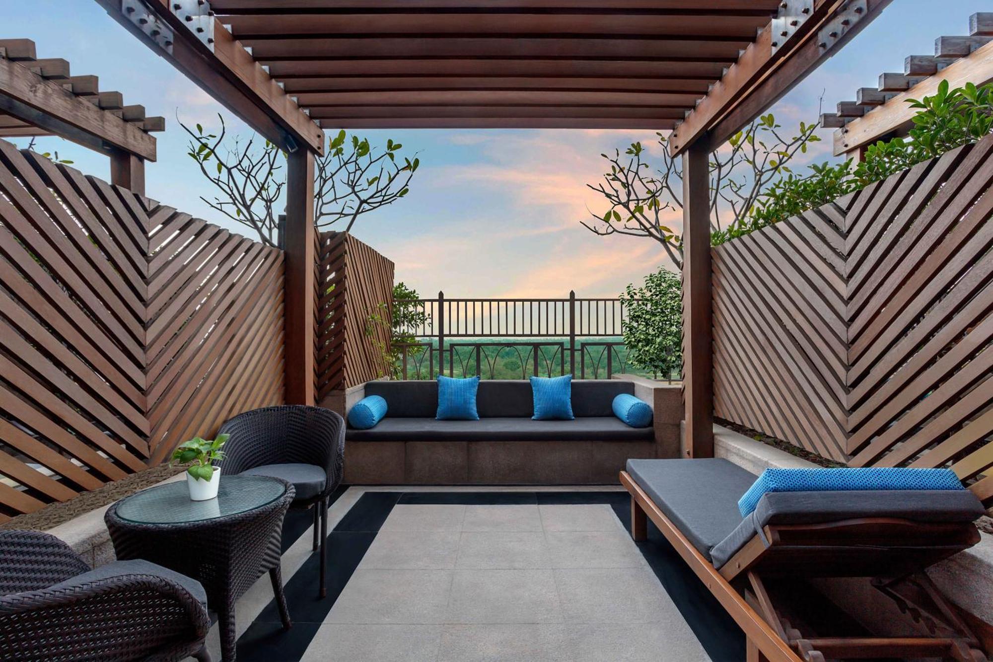 The Leela Ambience Gurugram Hotel & Residences - The Luxury Urban Sanctuary Gurgaon Exteriör bild The Terrace at the hotel