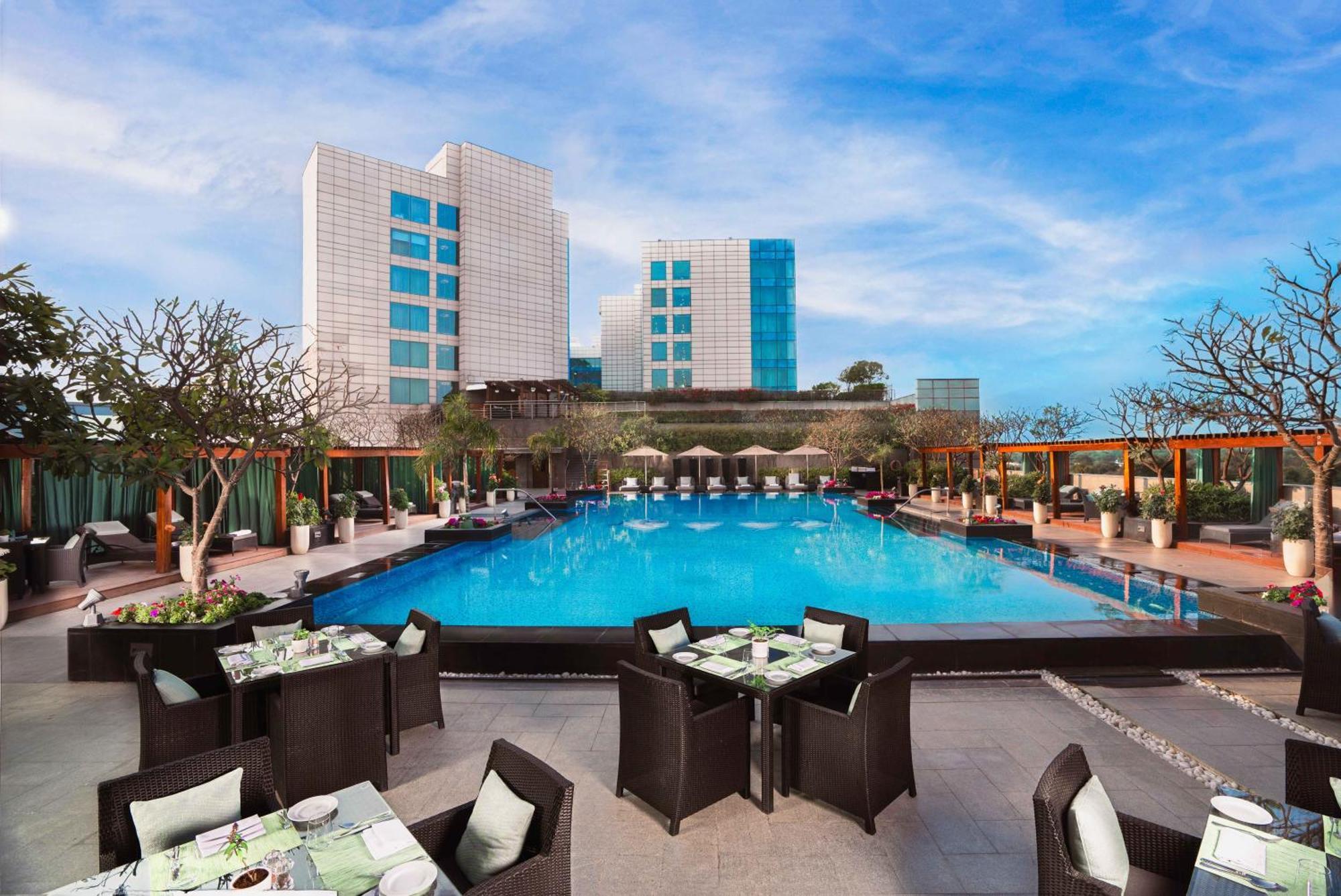 The Leela Ambience Gurugram Hotel & Residences - The Luxury Urban Sanctuary Gurgaon Exteriör bild The Park, New Delhi