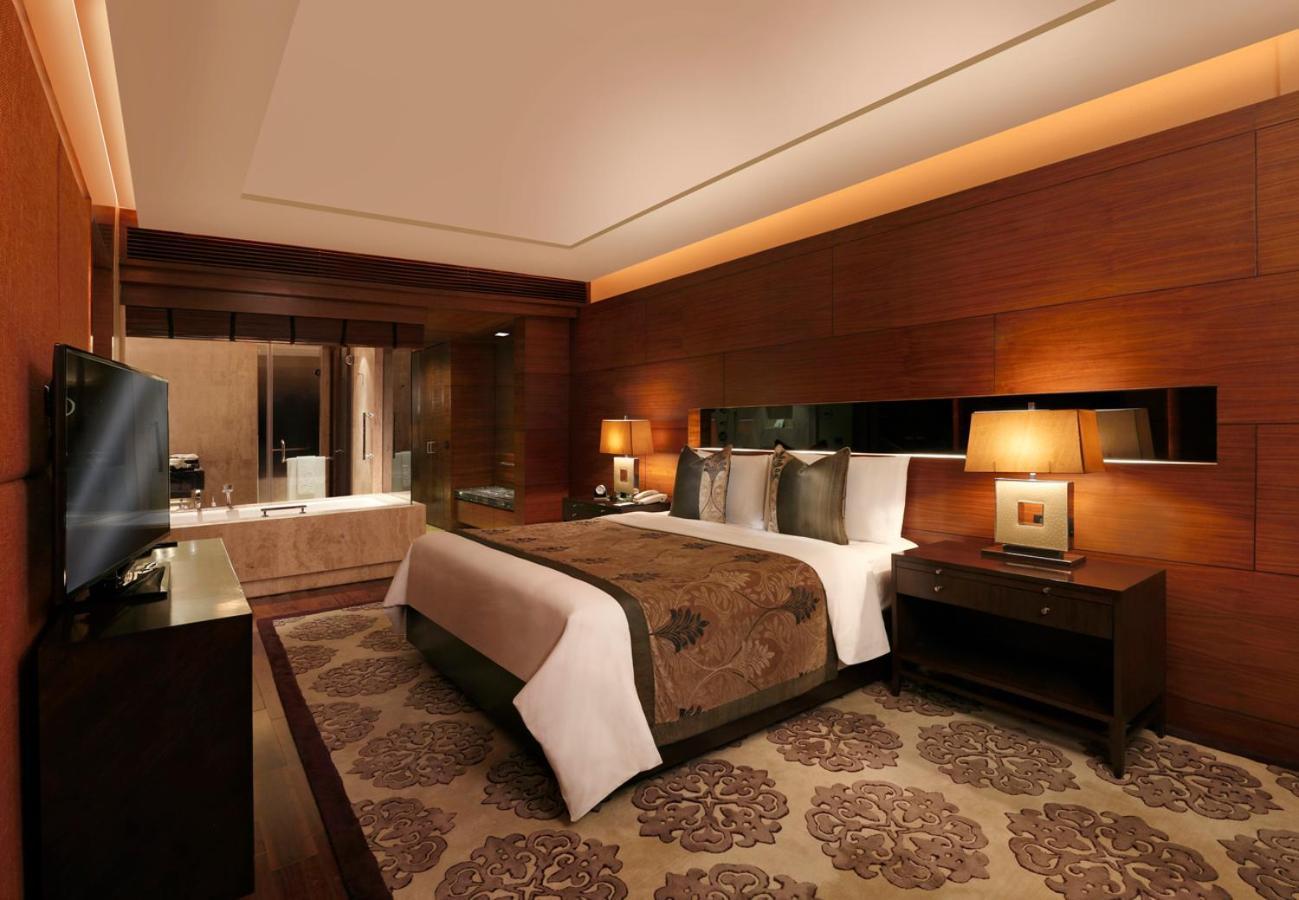 The Leela Ambience Gurugram Hotel & Residences - The Luxury Urban Sanctuary Gurgaon Exteriör bild